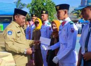 Momentum HUT RI ke-78, Kasek SMAN 1 Kulisusu Beri Penghargaan pada Siswa Berprestasi