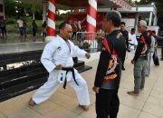 Tanamkan Jiwa kedisiplinan, Pj. Gubernur Sulbar Latih ASN Karate