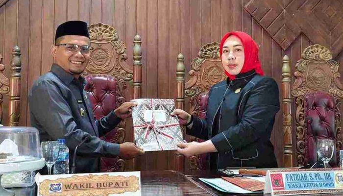 Usai Dievaluasi, DPRD Butur Serahkan Rekomendasi LKPJ Bupati Tahun Anggaran 2025
