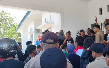 Di Butur “Hukum Dilemahkan” LSM Perisai Geruduk Dinas Pendidikan