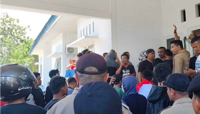 Di Butur “Hukum Dilemahkan” LSM Perisai Geruduk Dinas Pendidikan